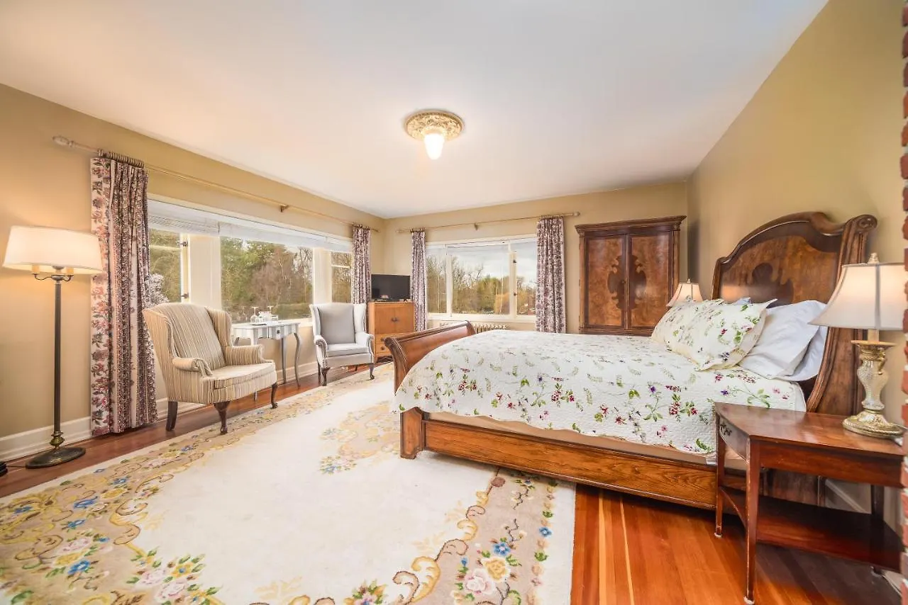 Dashwood Manor Seaside Bed & Breakfast Victoria
