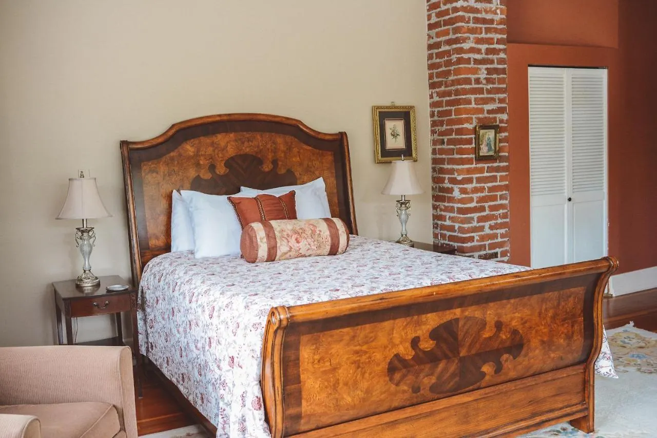 ****  Dashwood Manor Seaside Bed & Breakfast Canada